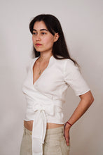 Lade das Bild in den Galerie-Viewer, Wickelbluse